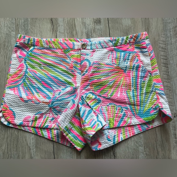 Lilly Pulitzer Pants - Lilly Pulitzer Resort White Adie Shellabrate Shorts Size 8